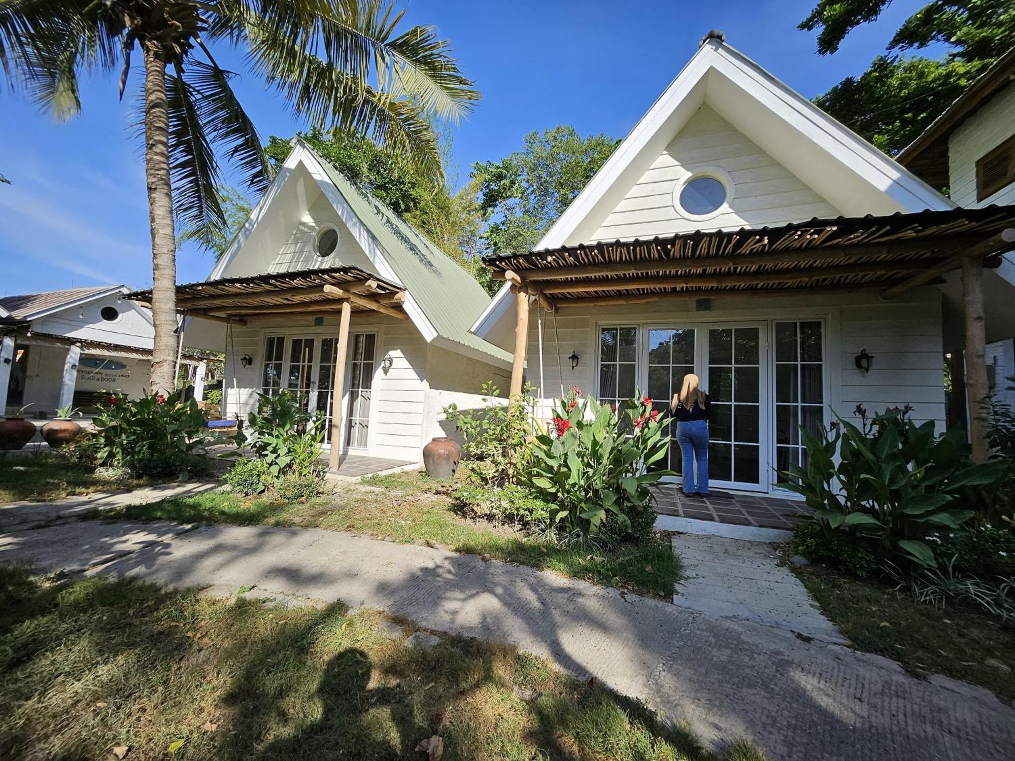 Pasir Putih Resort & Resto Maluk Exterior photo